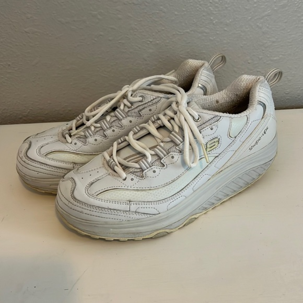 Womens Skechers white‎  Shape-ups size 9.5